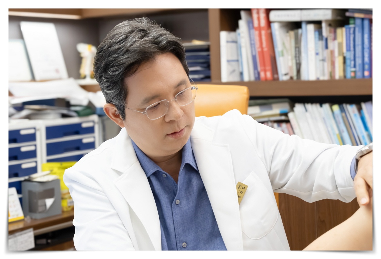 가렵지 않은 붉은 반점,혈관염 발생 원인